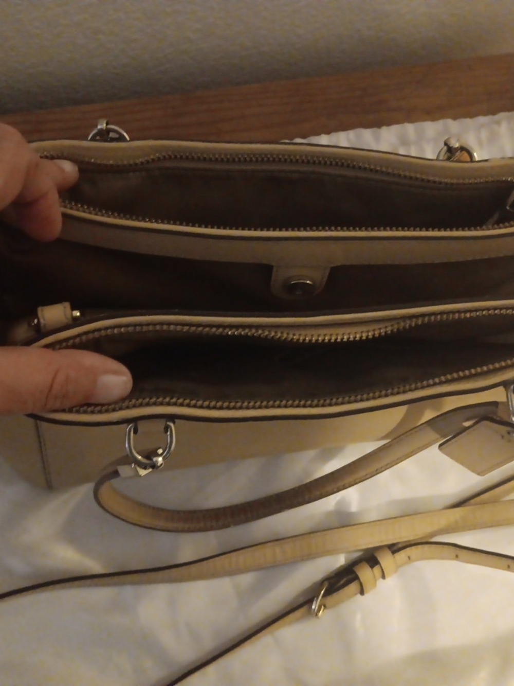 Coach Leather Shoulder Bag in Beige - Picture 4 of 6